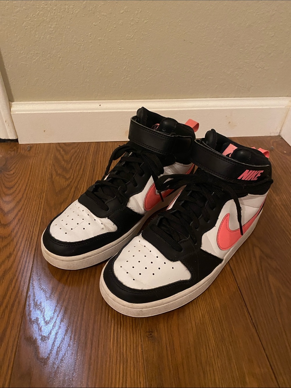 Nike Big Kids High-Top Court BOROUGH MID 2 Sneakers in Black, White & Pink